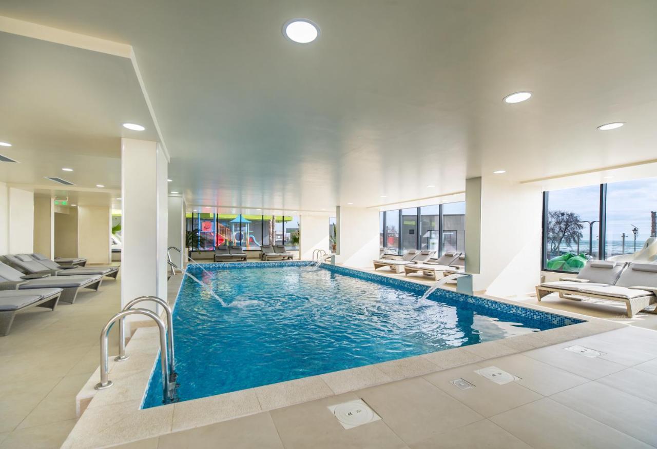 Glamour Red Apartment 22 In Spa Pool Resort Mamaia Exterior foto
