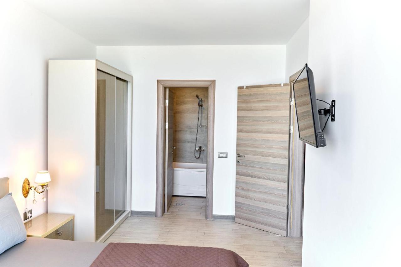 Glamour Red Apartment 22 In Spa Pool Resort Mamaia Exterior foto